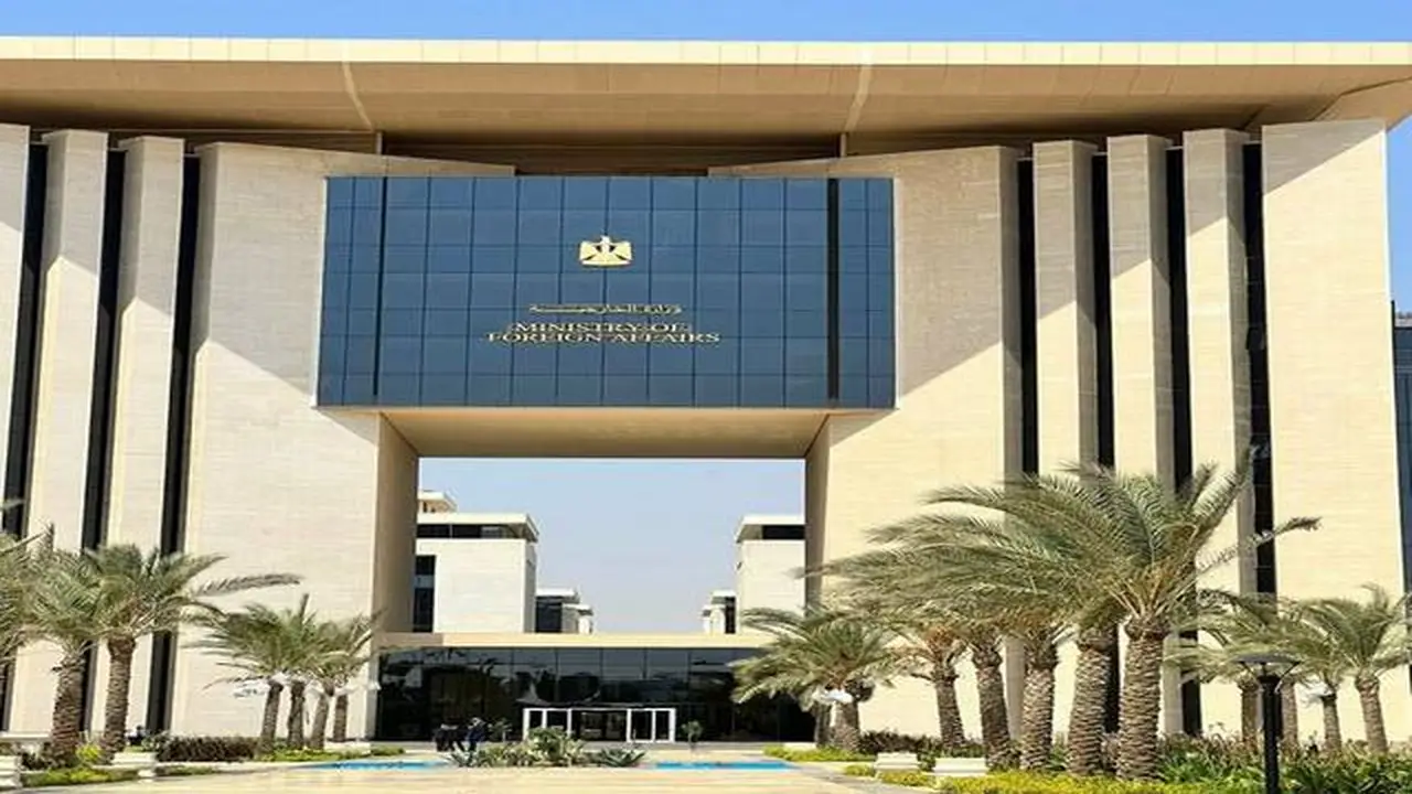 مصر تطالب الاعلام الأجنبي بالتحقق من معلومات حادث ميناء دمياط